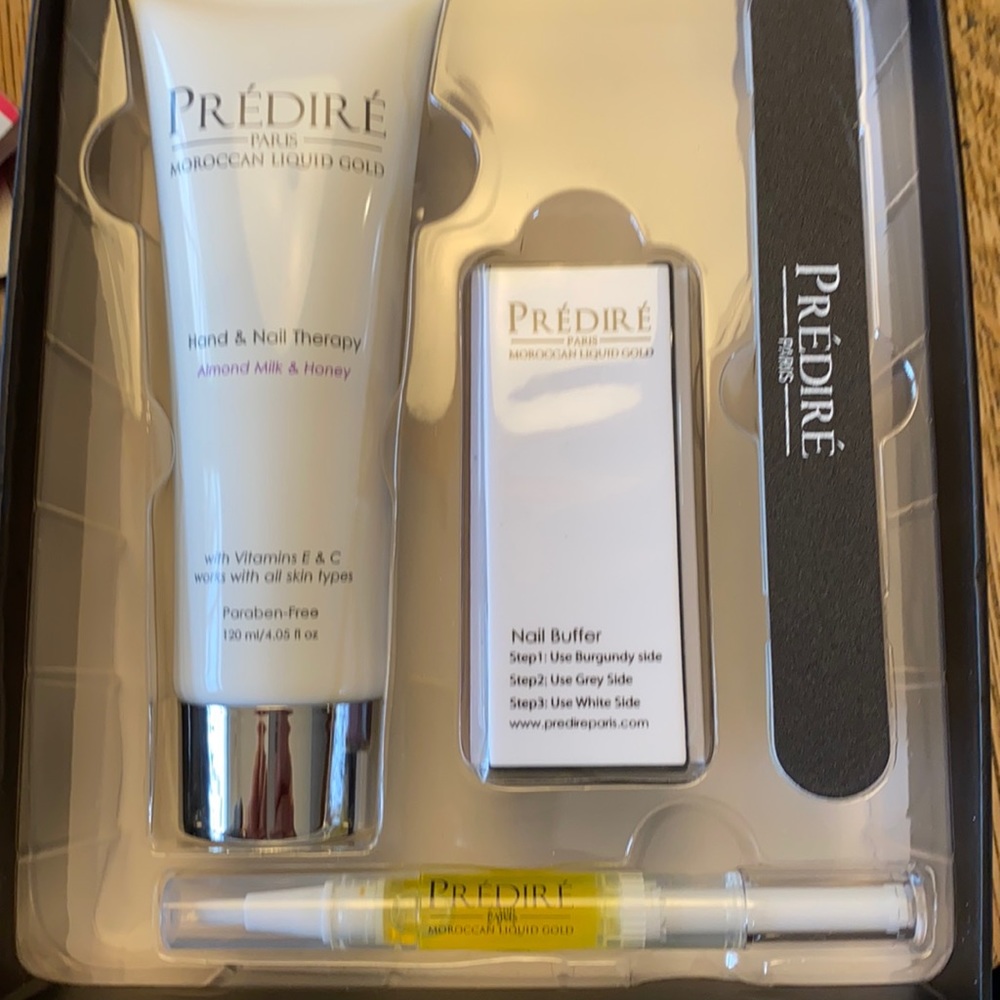 Brand new sealed Predire Paris Manicure Set